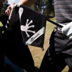 Frogger AMPHIBIAN TOWEL BLACK -Clubs Elegant store amphibian towel black 2
